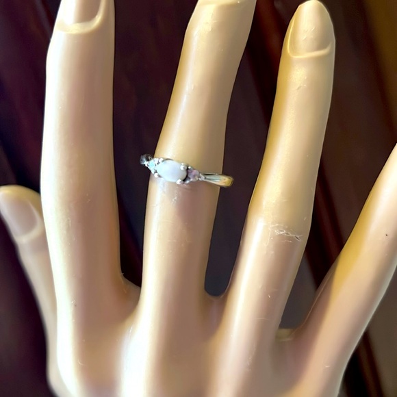 Vintage Avon sterling silver Opal and 2 CZ ring. s 7 - Picture 2 of 6